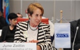 La Représentante spéciale pour la parité des sexes de la présidence suisse de l’OSCE, June Zeitlin, présidant le panel de haut niveau lors de l'ouverture de la toute première conférence d'examen sur l'égalité entre les sexes